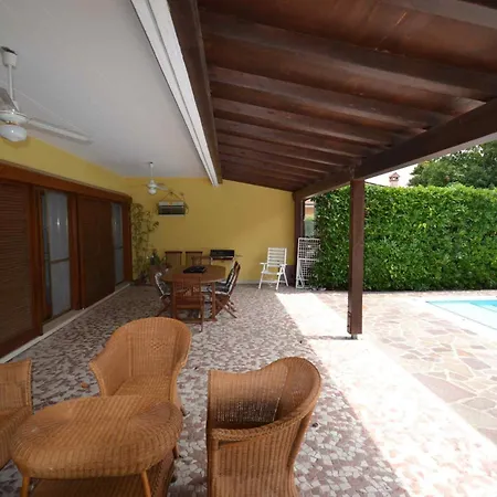 Albarella Con Piscina Vicina Al Mare *