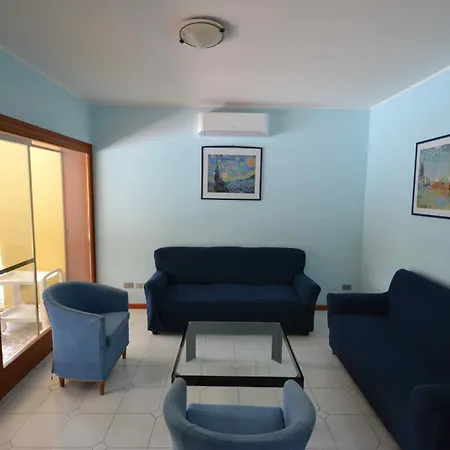 Albarella Con Piscina Vicina Al Mare
