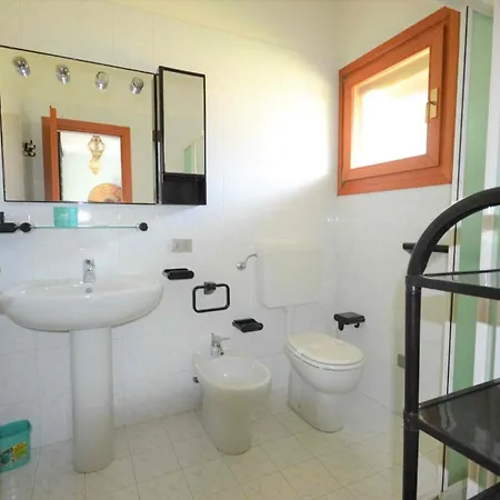Albarella Con Piscina Vicina Al Mare فيلة