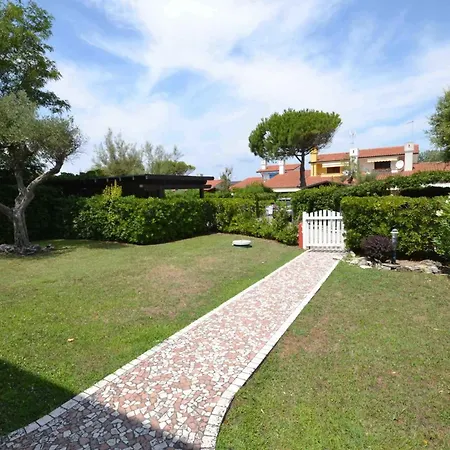 Albarella Con Piscina Vicina Al Mare فيلة *