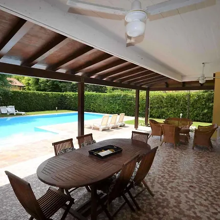 Albarella Con Piscina Vicina Al Mare روسولينا